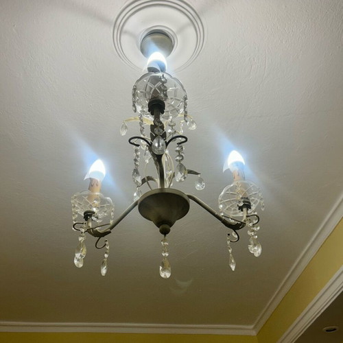 Chandeliers set like new, classic design