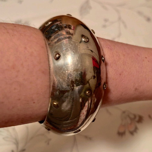 Silver bracelet like new with discreet studs