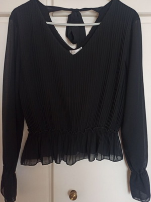 Pleated Black Top One Size Like New