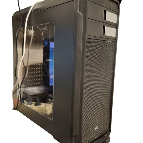 PC like new with Logitech keyboard, mouse, webcam and wifi extender
