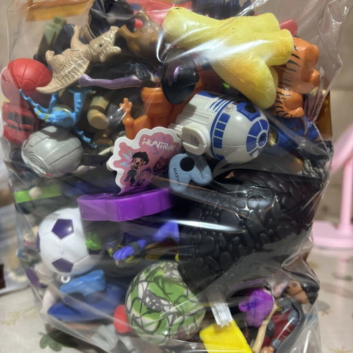 Kinder surprise toys like new, various pieces from Kinder and McDonald's