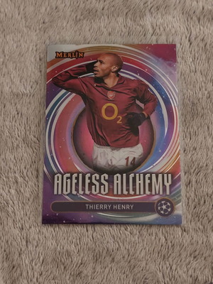 2024-25 Topps Merlin UCC Thierry Henry Ageless Alchemy αυτοκόλλητο #AA-18 Arsenal