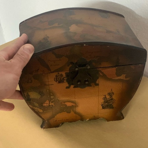 Vintage box used, decorative with broken handles and lock
