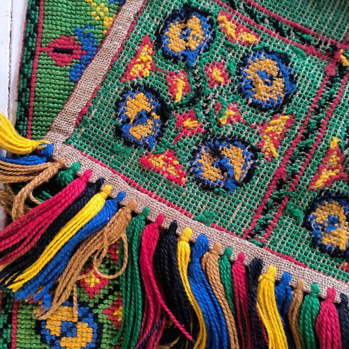 Handmade rug like new with vivid colors 1.20x1.00