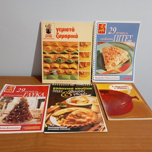 Cookbooks and cooking magazines like new, set of 5