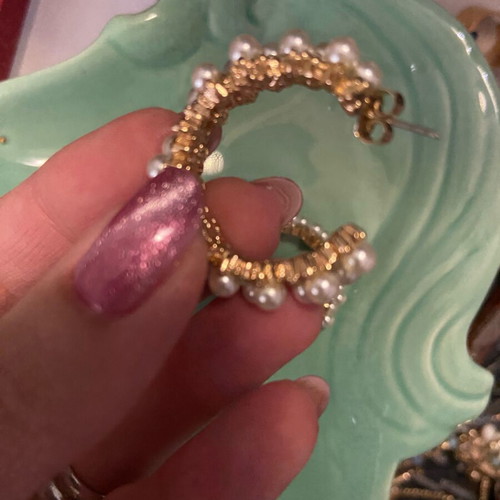 Gold hoop earrings with small pearls like new