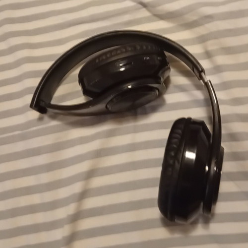 Headsets Bluetooth slightly used