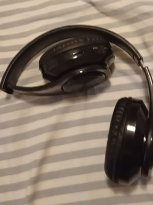 Headsets Bluetooth slightly used