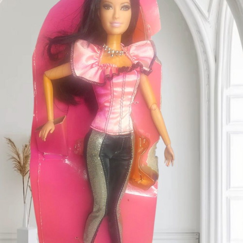 Barbie Fashionistas Raquelle 2011 like new, collectible doll