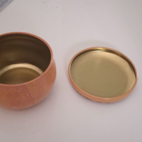 Container for tealight or scented candles new with Indian figure design