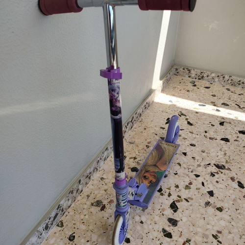 Frozen Elsa kids scooter like new
