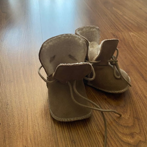 Baby booties like new, size 15-16