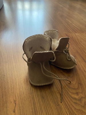 Baby booties like new, size 15-16