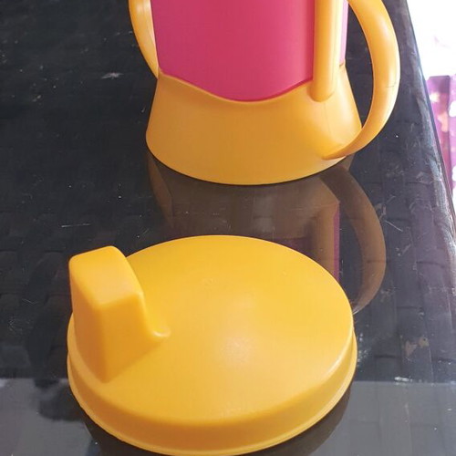 Bebe cup with spout and extra lid Tupperware new
