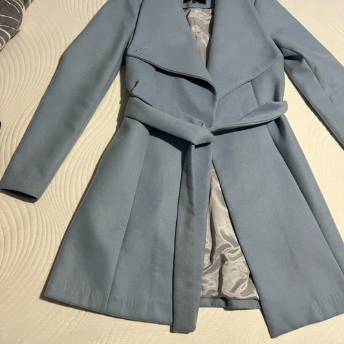 Lynne coat size small, like new, baby blue