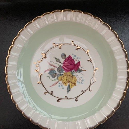 Wood and Sons porcelain plate excellent condition, England 1958, 20 cm diameter