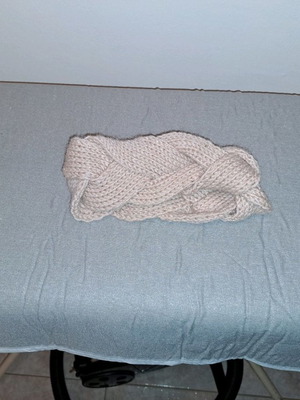 Knitted women's ribbon used, soft pink
