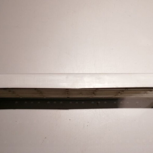 Adjustable bathtub seat new with plastic and metal supports