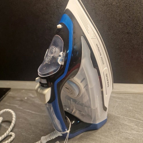 Taurus 3000W iron new with ceramic soleplate and steam