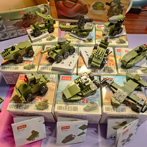 Building Blocks set of 10 mini builds combine to large tank like new