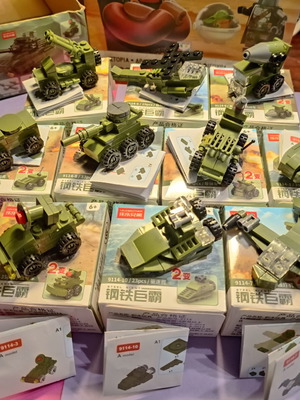 Building Blocks set of 10 mini builds combine to large tank like new
