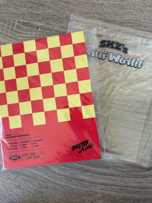 Stray Kids Mini World Diary official in excellent condition