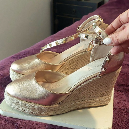 Migato platform sandals size 40-41, metallic pink with spikes