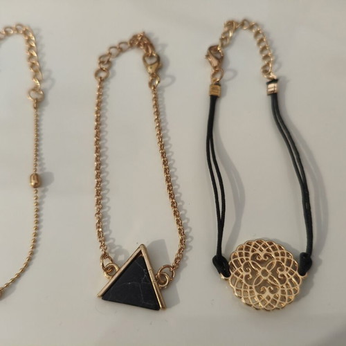 Women's bracelet set 5 pieces new, gold and black