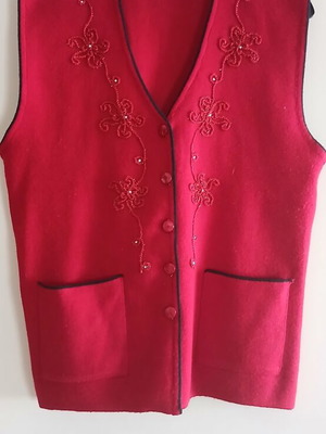 Vintage embroidered red women's vest, like new