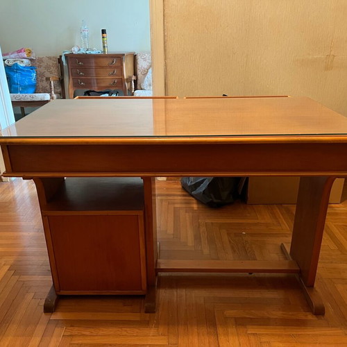 Solid wood desk from African walnut like new with glass top 120x60