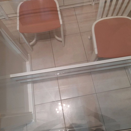 Τραπεζαρία σαν καινούργια 1,90×0,90 με 6 καρέκλες και τζάμι χαραγμένο