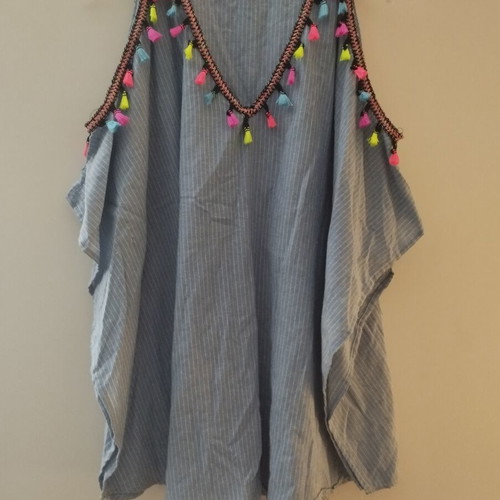 Bat blouse like new, one size, blue with ethnic details