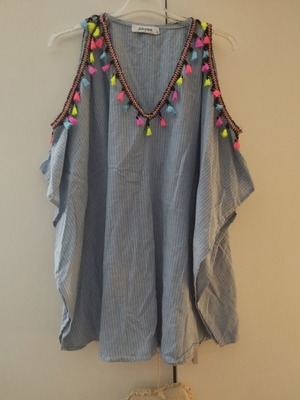 Bat blouse like new, one size, blue with ethnic details