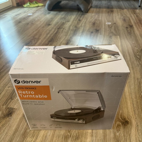 Denver VPR190mk turntable with radio and aux