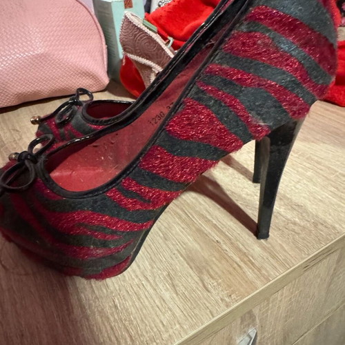 Shoes pumps used size 37, black and red