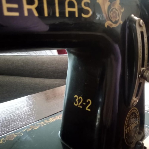 Veritas sewing machine used with cabinet