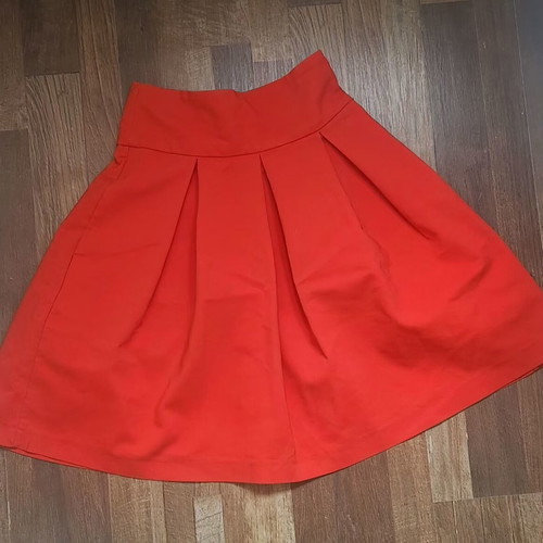 Bsb red high-waisted pleated skirt like new