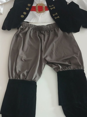 Children's carnival pirate costume used, needs repair