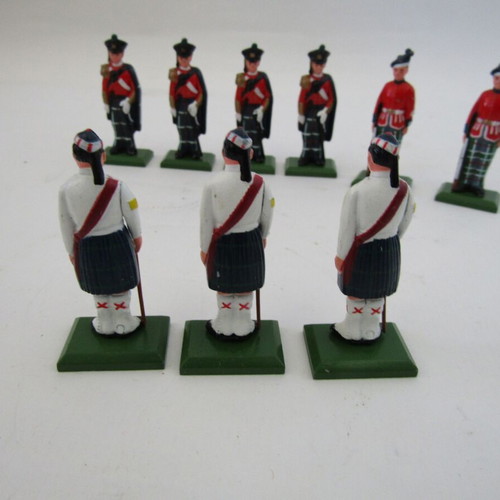 Metal collectible William Grant & Sons military figures like new, set of 9