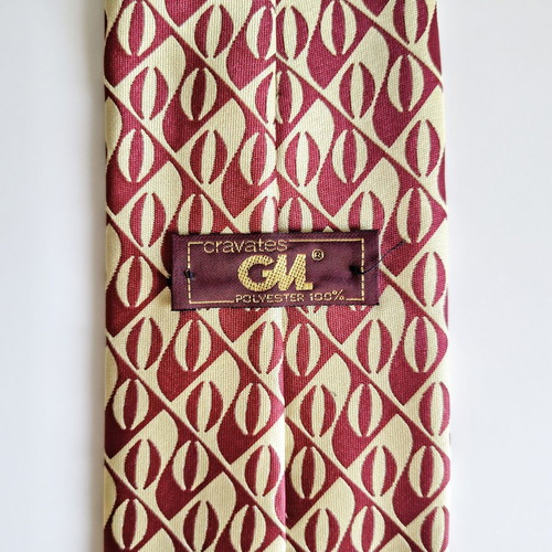 GM tie like new, 100% polyester, beige and red pattern