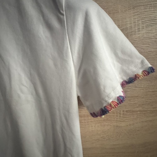 Shein t-shirt like new, white and multicolor, size M