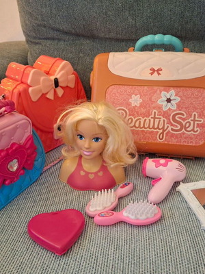 Πακέτο παιχνιδιών Barbie μεταχειρισμένο με κεφαλάκι ομορφιάς και αξεσουάρ για κορίτσι