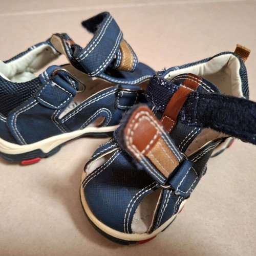 Oscal sandals used, size 20 for boys