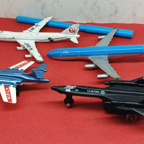 Iron toy airplanes set of 4 used, including Greek, English and Chinese