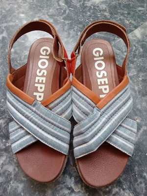 Gioseppo leather platform sandals like new, brown and turquoise, size 39
