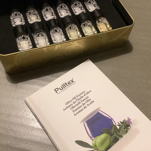 Pulltex set of 12 aromas for wine training like new