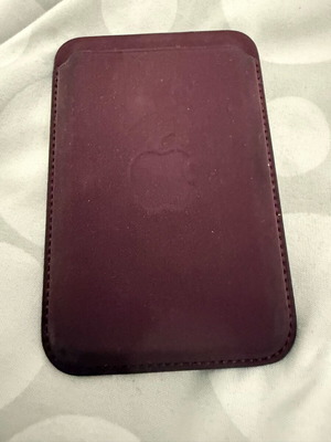 Apple MagSafe Wallet μεταχειρισμένο, χρώμα Mulberry με Find My