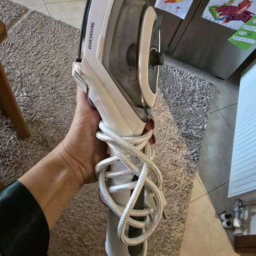 Handheld steam iron new, convenient for travel