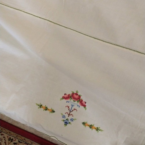 Tablecloth with embroidery and 12 napkins new, ecru color