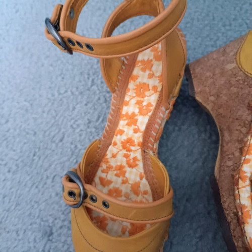 Spanish leather sandals size 39 like new, green and yellow